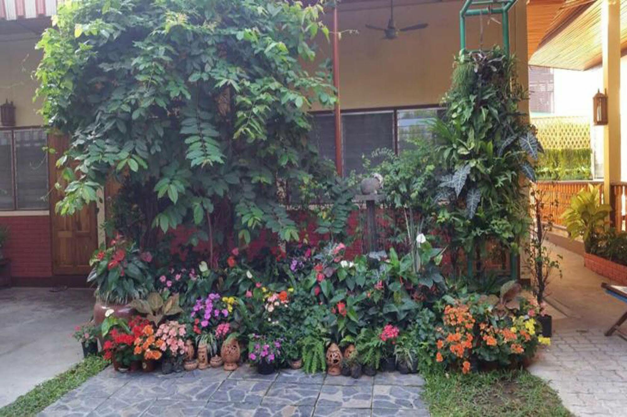 Siriwan Guesthouse Chiang Mai Esterno foto
