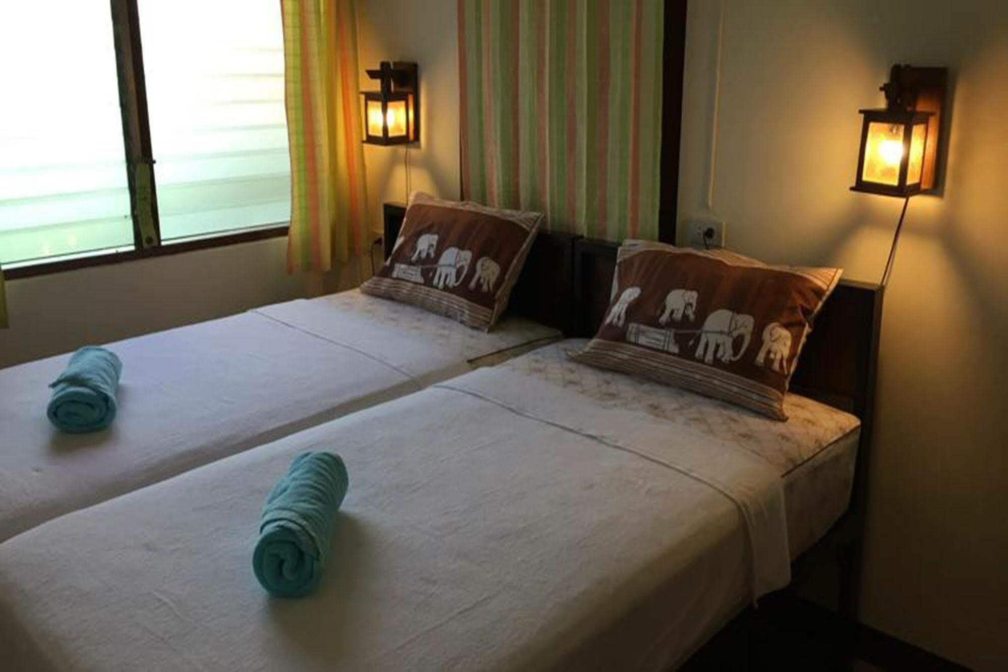 Siriwan Guesthouse Chiang Mai Esterno foto