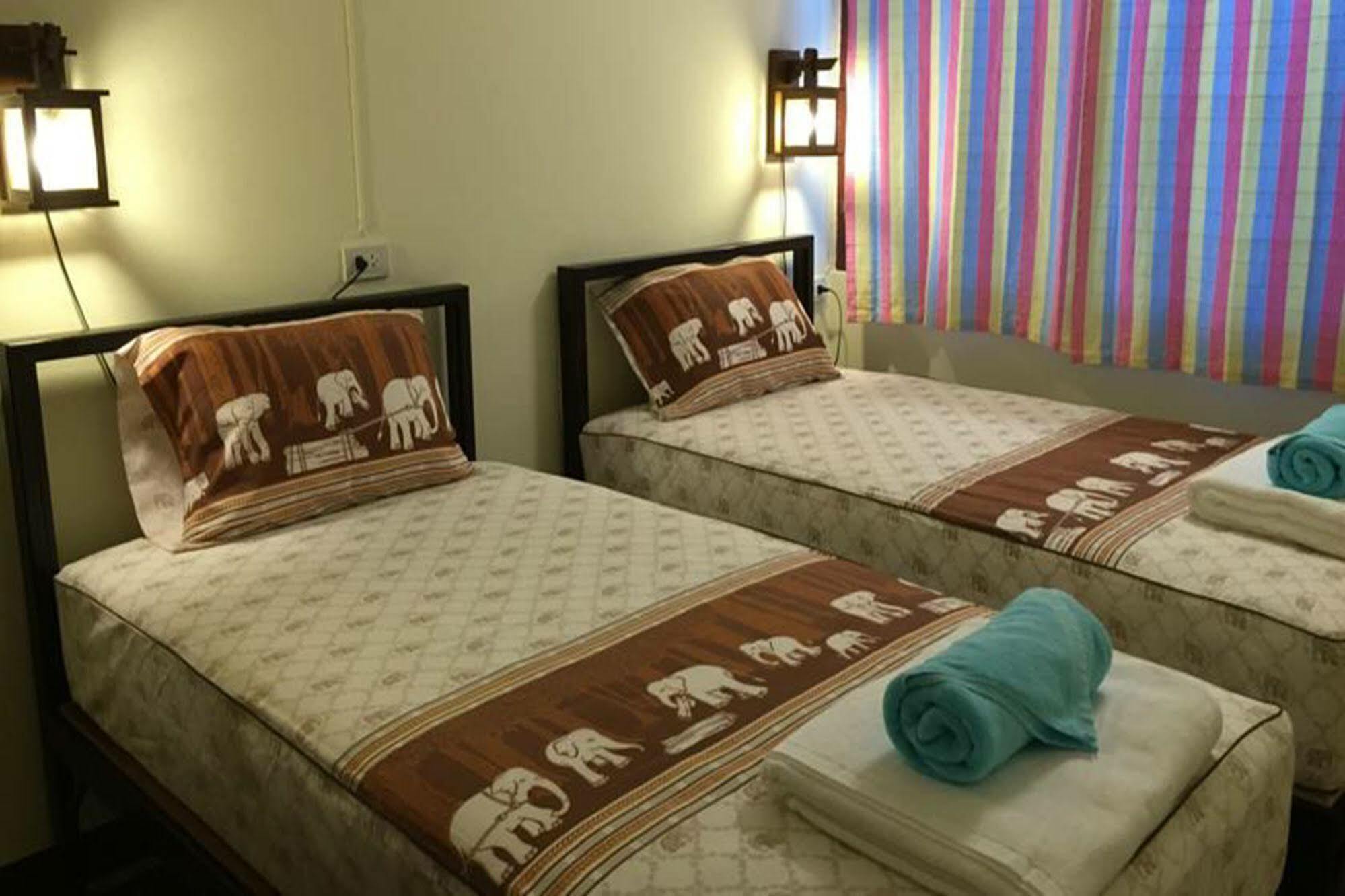 Siriwan Guesthouse Chiang Mai Esterno foto