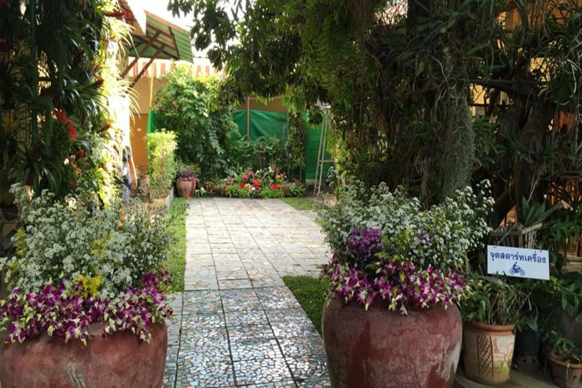 Siriwan Guesthouse Chiang Mai Esterno foto